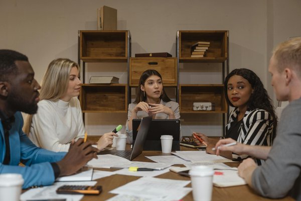 Renforcer le Leadership au Féminin : Comment l'Auto-Formation Peut Transformer Votre Impact